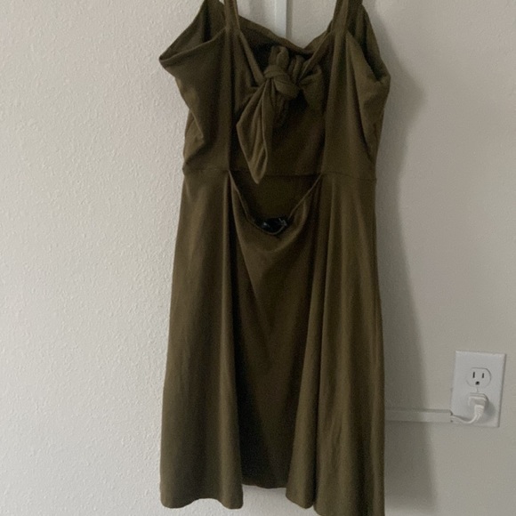 Tie back dress - Picture 2 of 2